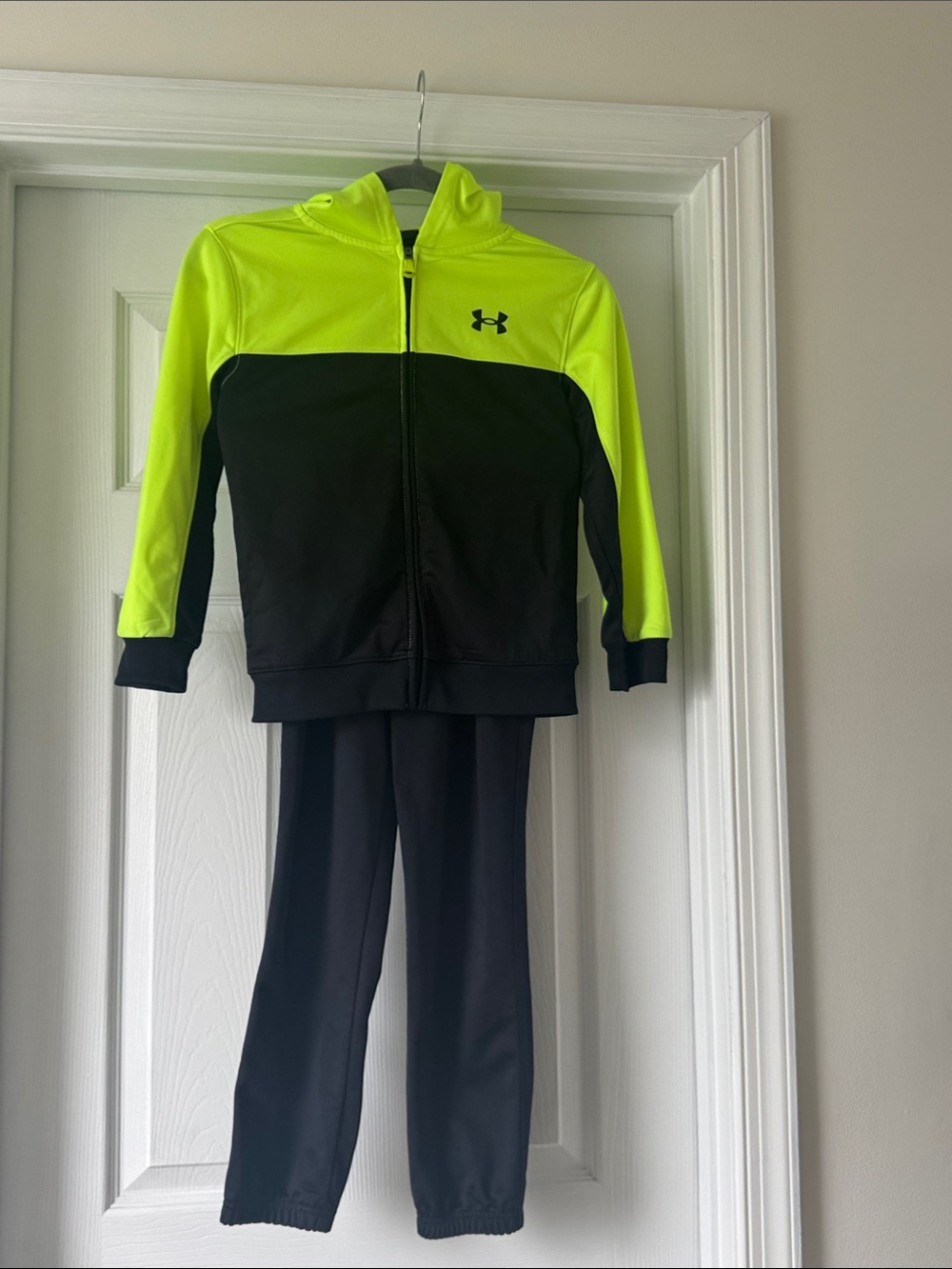 Boys Under Armour Neon Yellow and Black Youth Track Set size 7